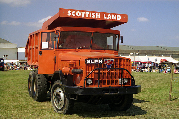690 Dumptruk
