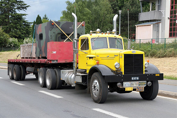 1946 Mack LT Monne BE6756