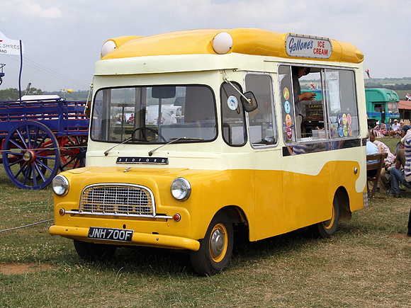 1968 Bedford CA JNH700F