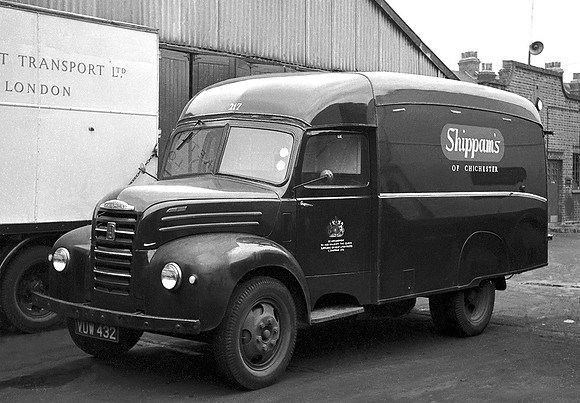 1958 2 ton Thames van VUW432
