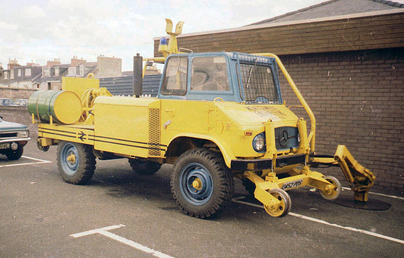 Mercedes-Benz Unimog Q452PDS