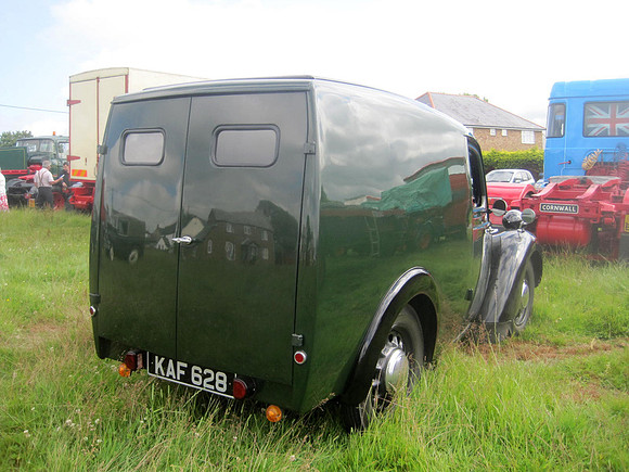 1947 Austin 8 van KAF628
