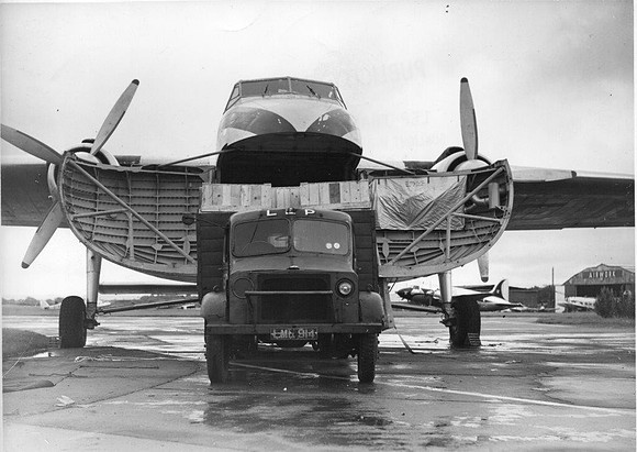 Bedford OY and Bristol Freighter