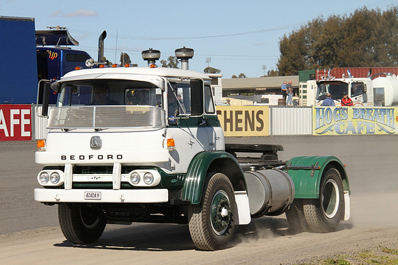 Bedford KM 42424H