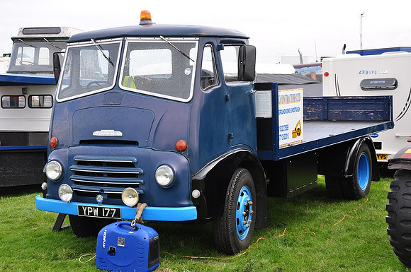1958 Morris FE YPW177