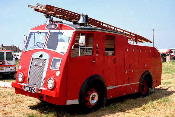 1953 Dennis F8 JMW424