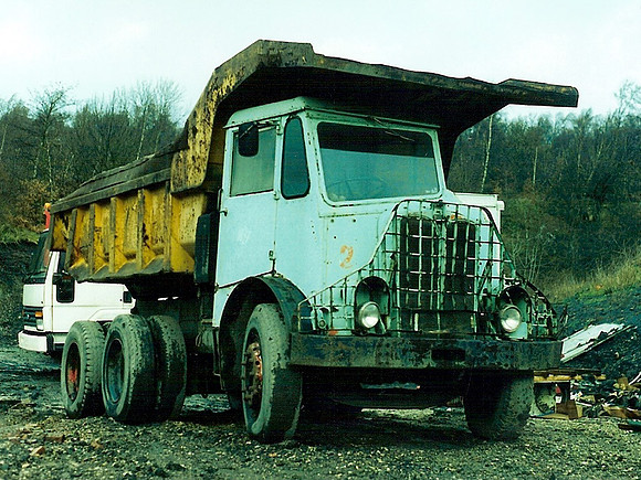 AEC Dumptruk 3673M