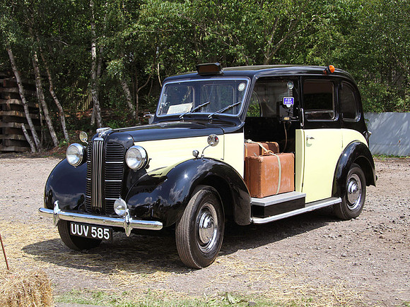 1957 Austin FX3 UUV585