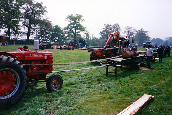 International tractor Q955NTR