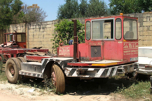 1979 Douglas slave tractor DBC962