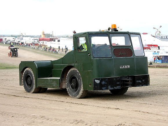 1966 Douglas Tugmaster LLN207D