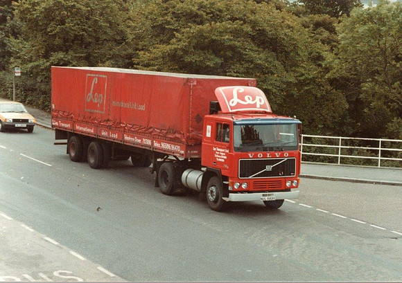 Volvo F10 with spread axle tilt