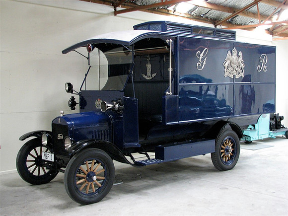 RC018_25FordModelT_Policevan_NZP1