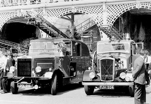 leyland_cub40 ddl215 1b_pe