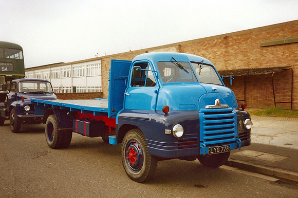 1954 Bedford S LYO778