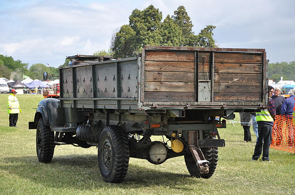 Commer Q4 675YUD