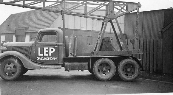 ed Possible Ford V8 Recovery Crane