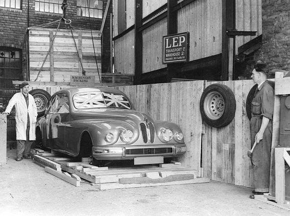 m Bristol 401 or 403 being packed in Lep Bristol