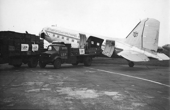 Bedford O with pigeons
