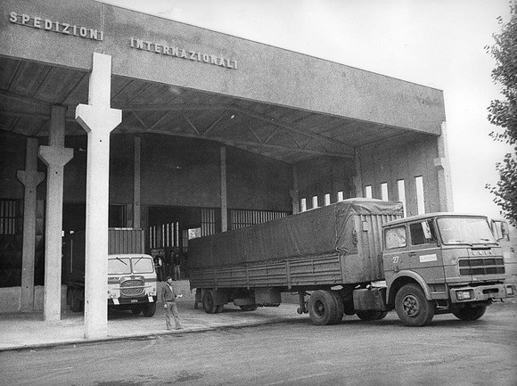 OMEC-Fiat of Lep Italy - note single axle trailer