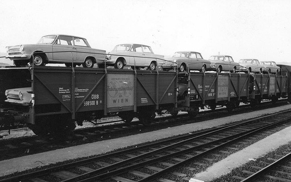 New cars by rail - well protected