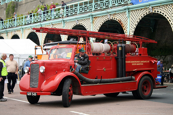 Commer Superpoise Q3 GKR549