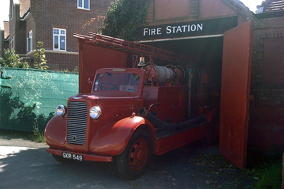 Commer Superpoise Q3 GKR549