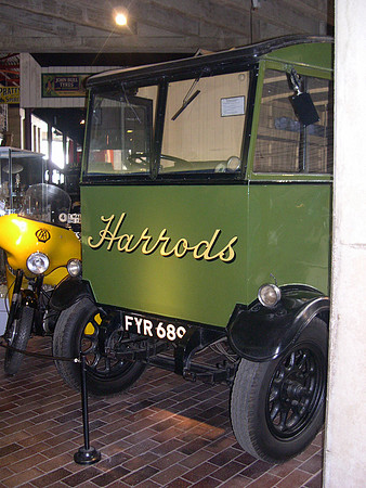 1939 Harrods van FYR689