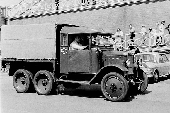 1929 Morris-Commercial D PN7695