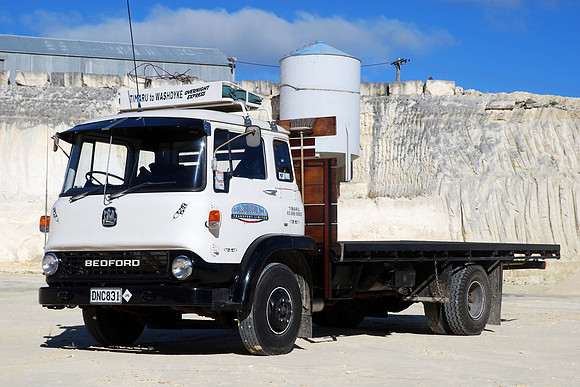 Bedford TK DNC831