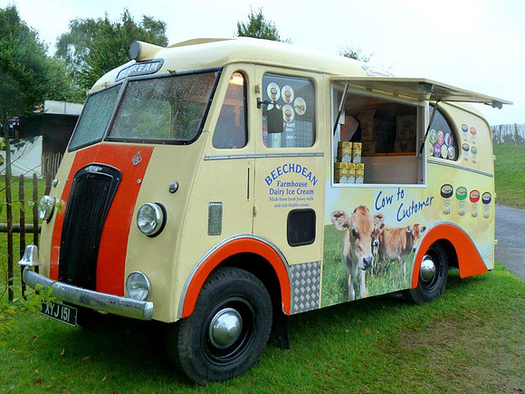 1953 Morris-Commercial PV XYJ151