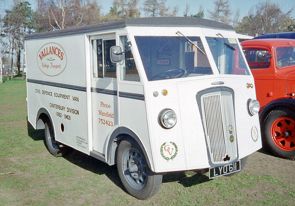 1952 Morris-Commercial PV LYO611