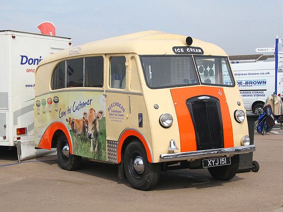 1953 Morris-Commercial PV XYJ151