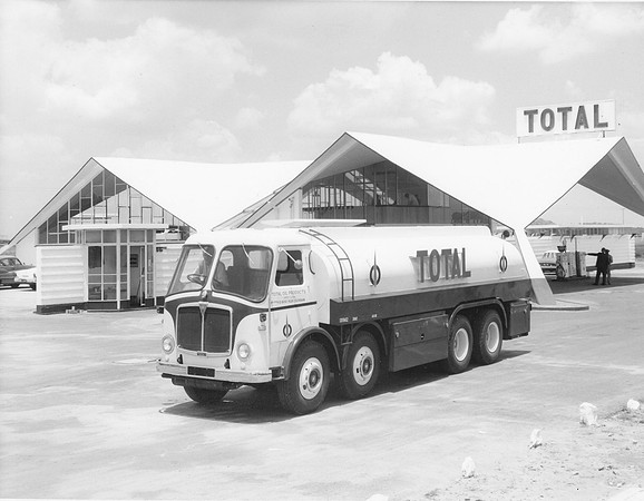 AEC negative 25195 - no registration - AEC Mammoth Major - Total Oil (Durban) 13562
