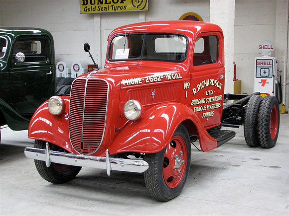 RC061_37Ford79