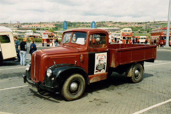 1953 Morris-Commercial LC4 "TGC220" (PYB906)