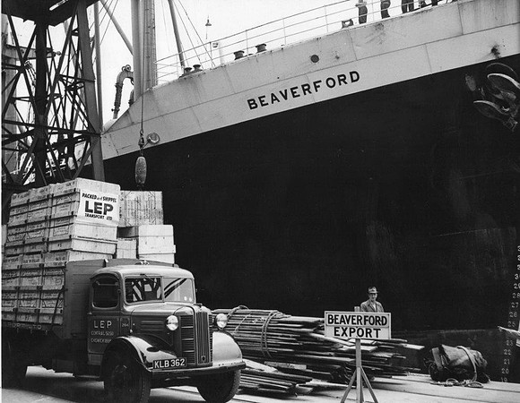 Austin K4 KLB362 at the docks