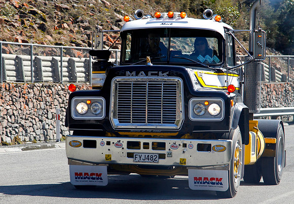 1976 Mack R685T FYJ482