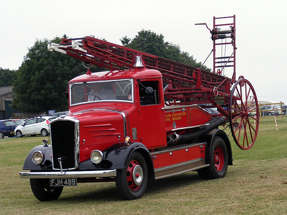 1940 Dennis Light Four FJH489