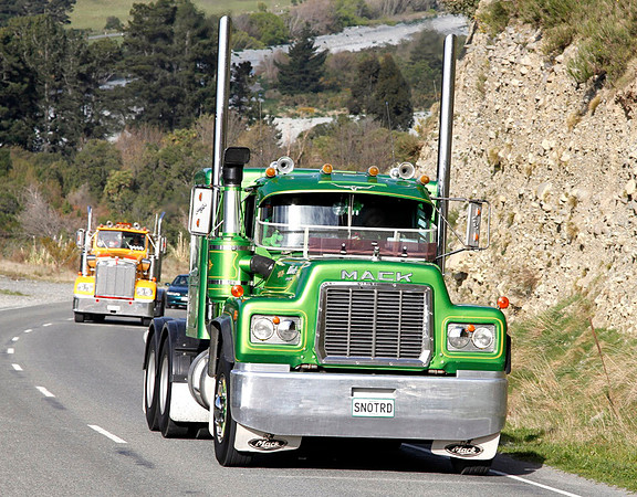 1987 Mack R688RST SNOTRD