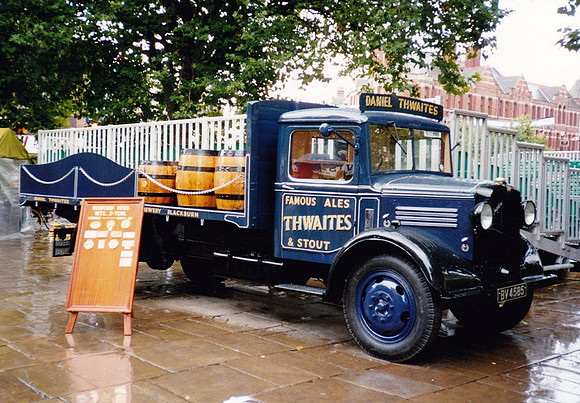 1935 Bedford WTL BV4585