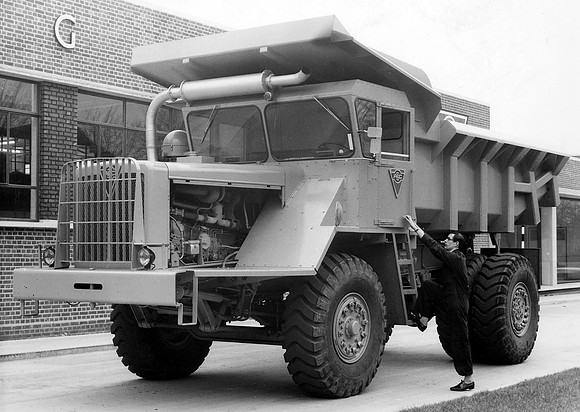 AEC 18 cu yd 'Dumptruk'