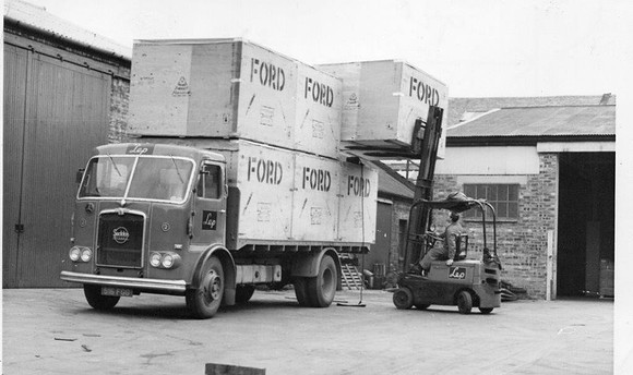 Seddon loaded with Fords (1)