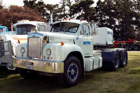 1965 Mack B61 CAW657