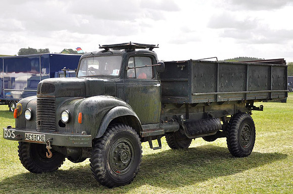 Commer Q4 675YUD