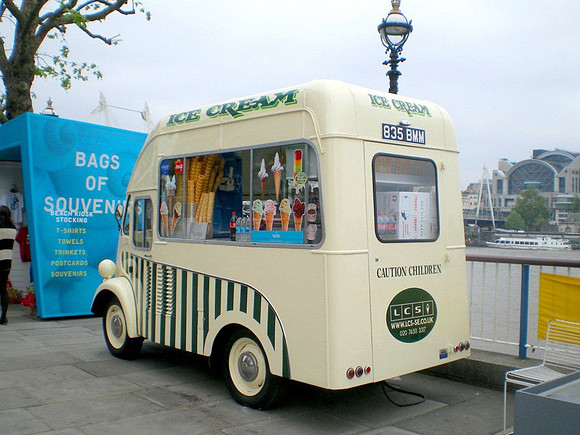 1954 Morris J 835BMM