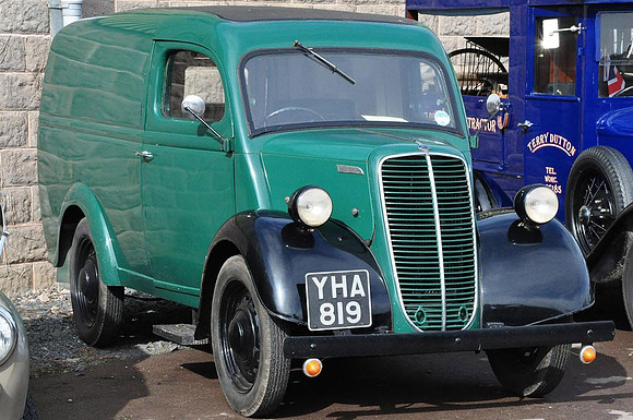 Fordson E83W YHA819