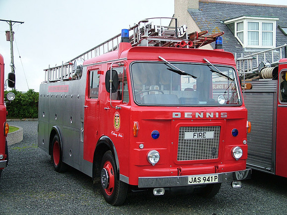 1975 Dennis D WrL JAS941P