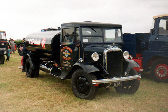 1934 Morris-Commercial C "Leader" JE876