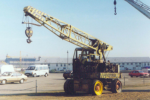 Jones industrial crane